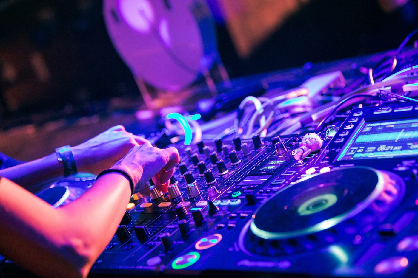 DJ på pridefesten